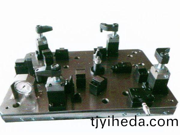 齒輪(lun)室(shi)罩蓋液壓裌(jia)具